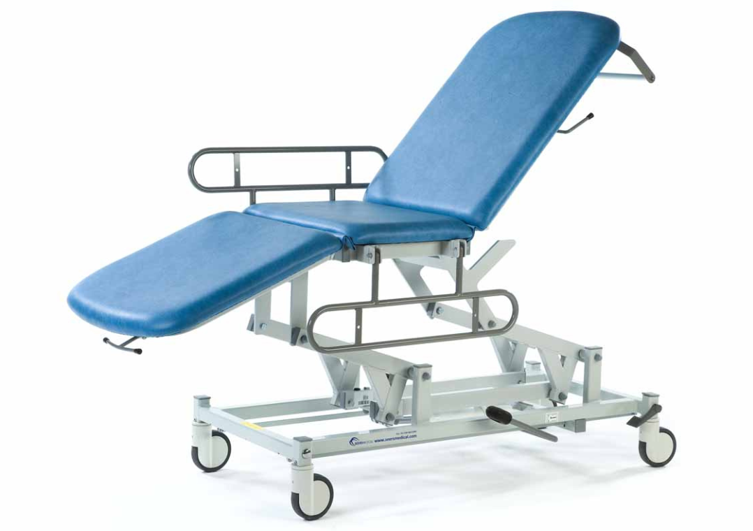 Medical Couch Buying Guide: Choosing the Best for Patient Comfort - SelfiMed UK