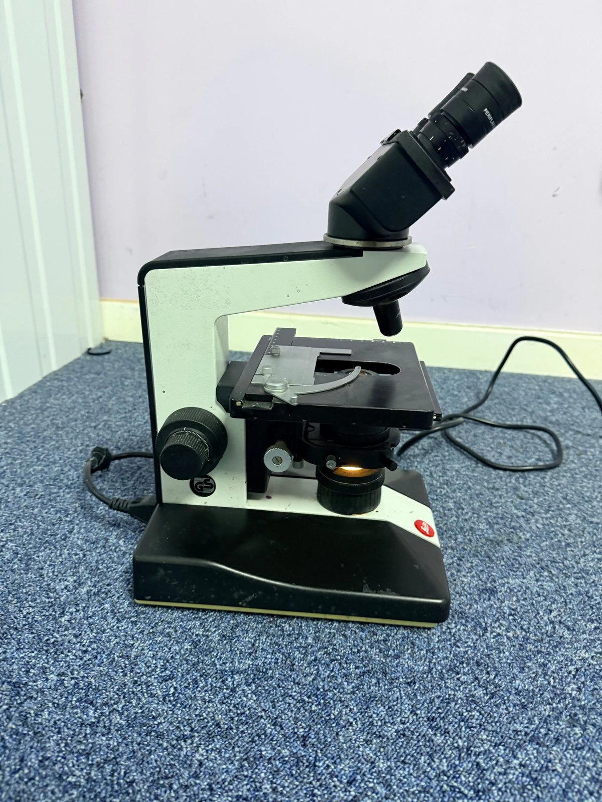 Biomed Leitz Type 020-507.010 Microscope with Accessories SelfiMed UK