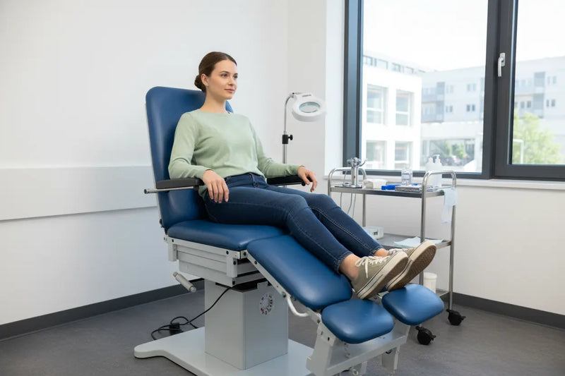 Plinth 2000 Tilting Divided Podiatry Chair - SelfiMed UK