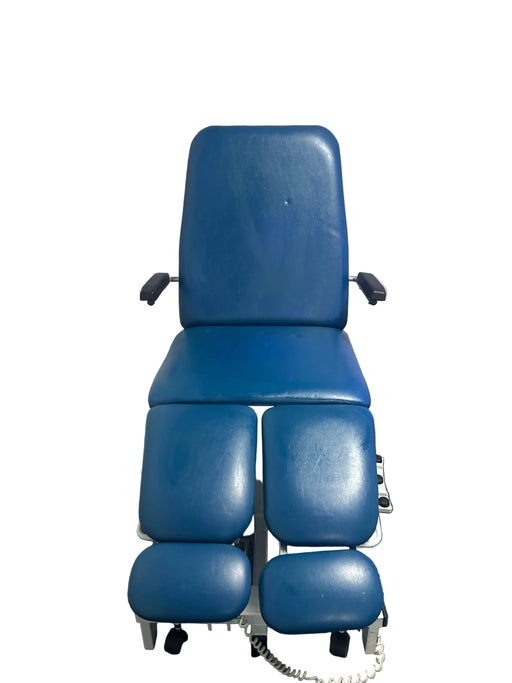 Plinth 2000 Tilting Divided Podiatry Chair - SelfiMed UK