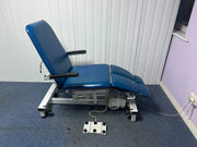 Plinth 2000 Tilting Divided Podiatry Chair - SelfiMed UK