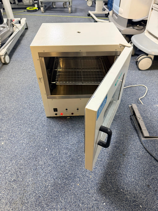 Genlab Bracco 30 Incubator - SelfiMed UK