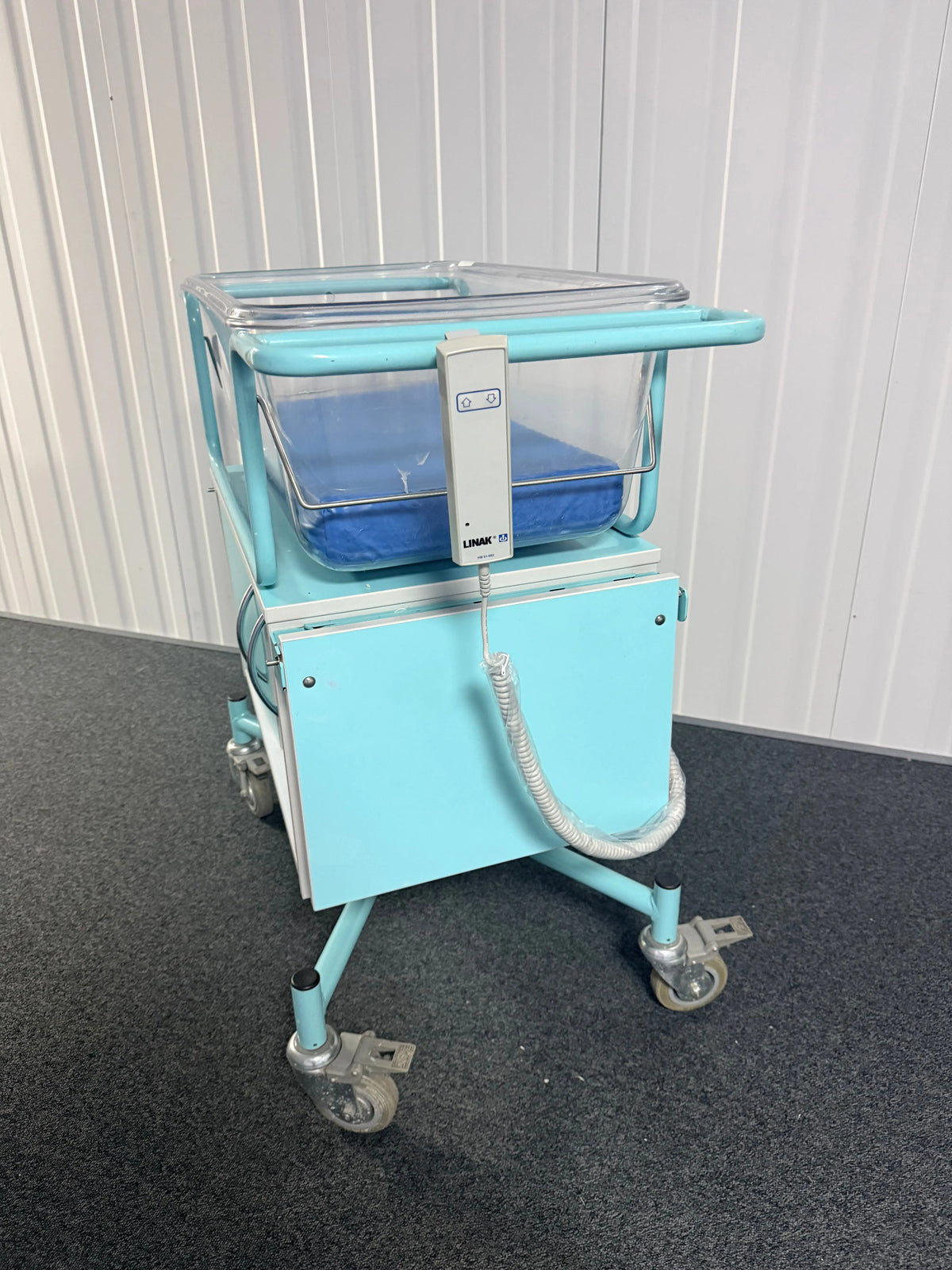 Bristol Maid Electric Baby Cot with Controller, Battery and Mattress - SelfiMed UK