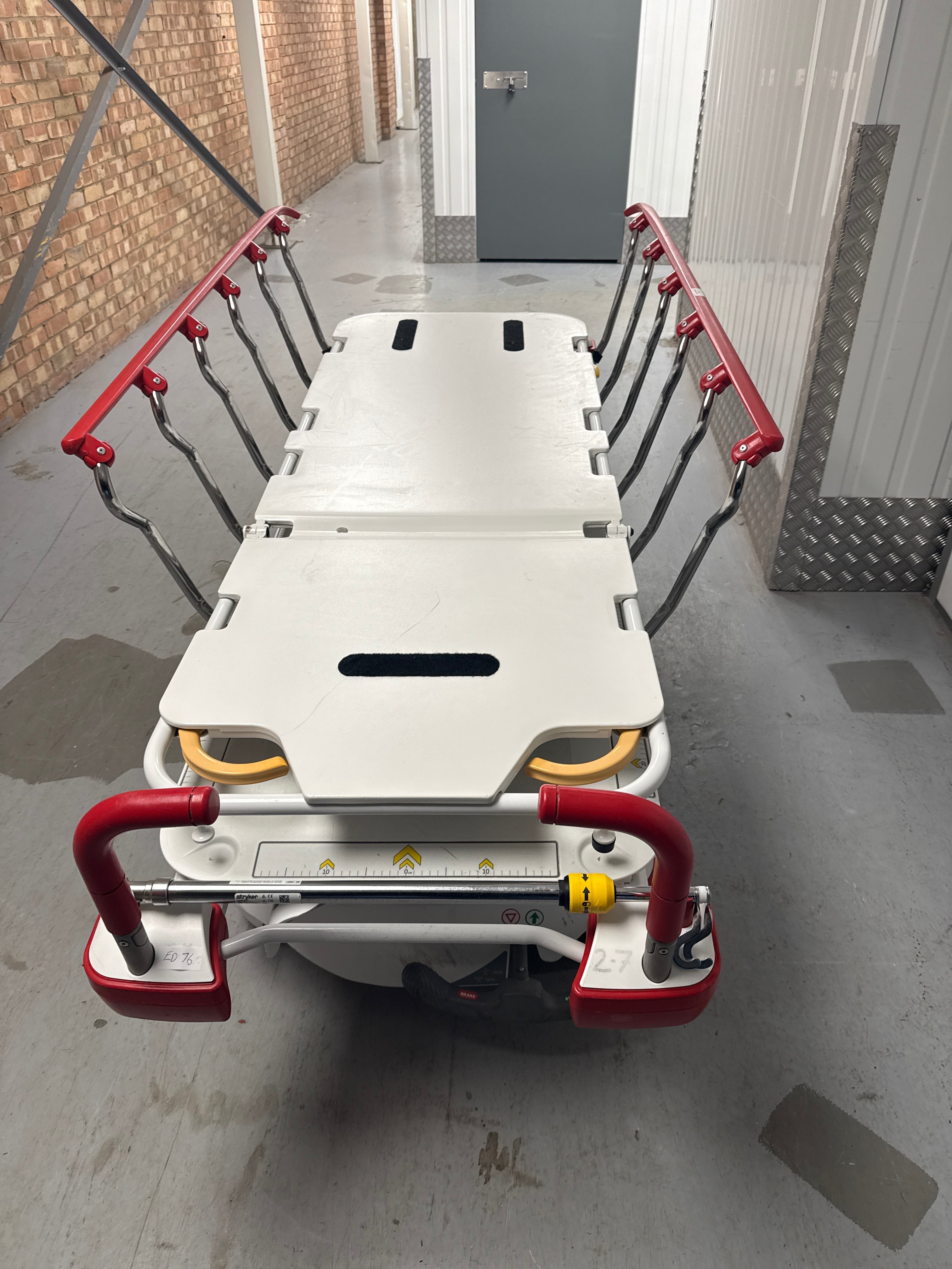 Stryker Big Wheel 1115 Hydraulic Patient Trolley SelfiMed UK