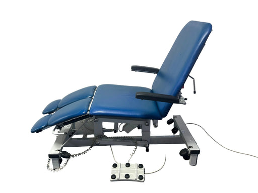 Plinth 2000 Tilting Divided Podiatry Chair - SelfiMed UK