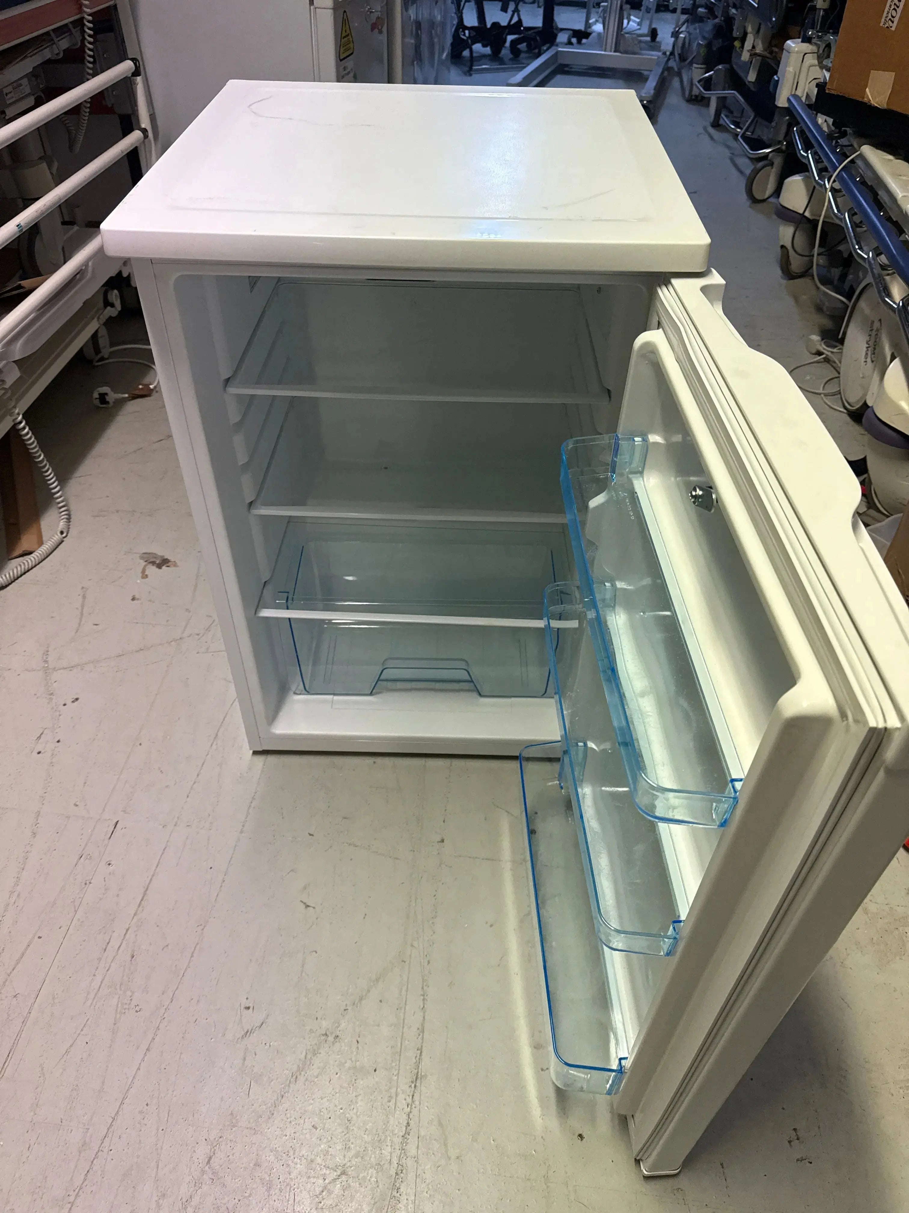 Lec Medical LR111 Pharmacy Fridge SelfiMed UK