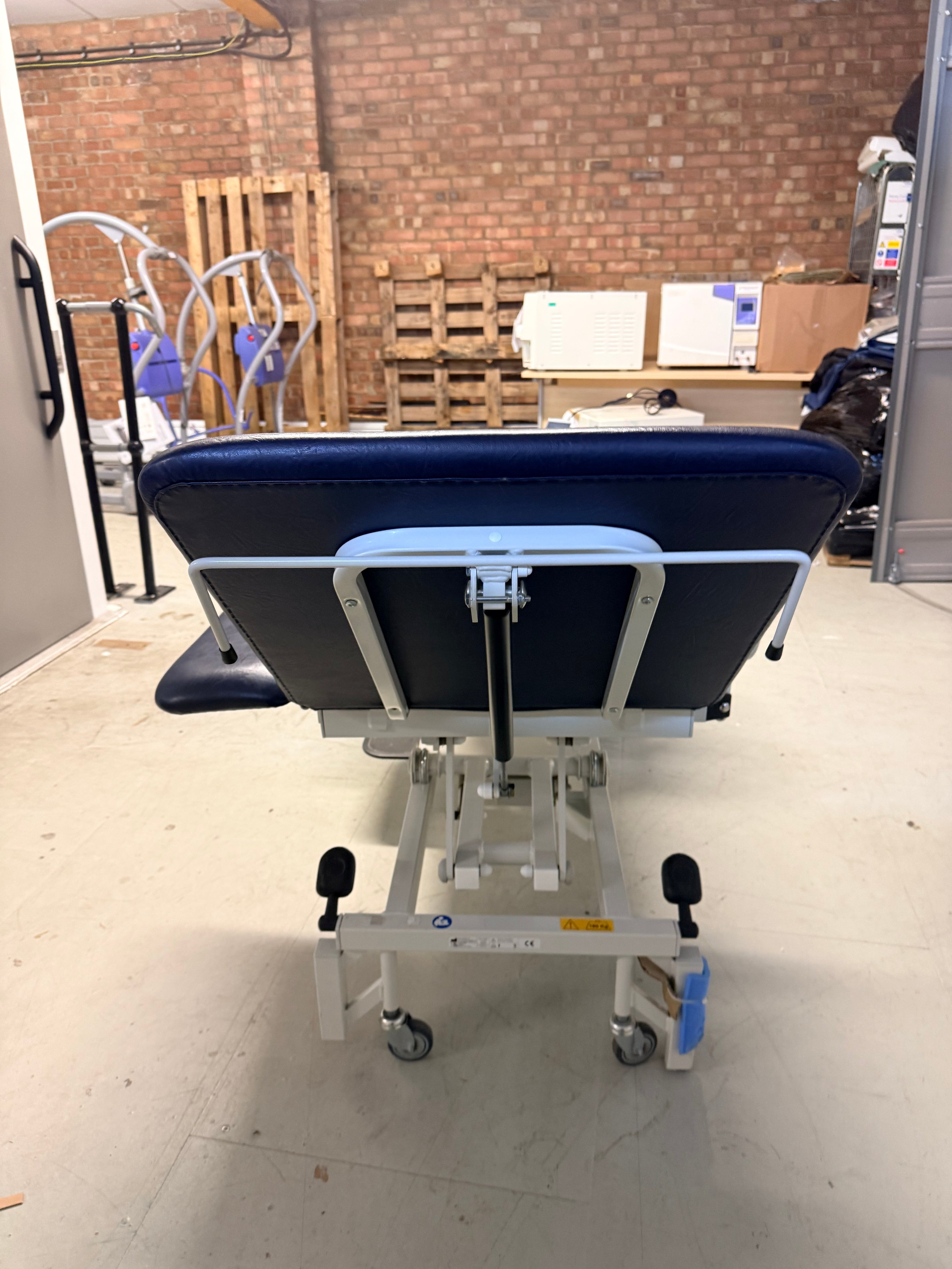 ArjoHuntleigh Electric Examination Couch with Controller SelfiMed UK