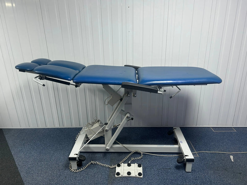 Plinth 2000 Tilting Divided Podiatry Chair - SelfiMed UK