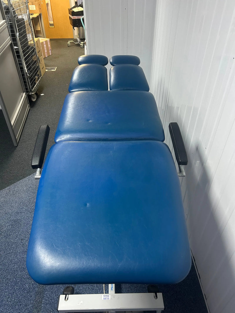 Plinth 2000 Tilting Divided Podiatry Chair - SelfiMed UK