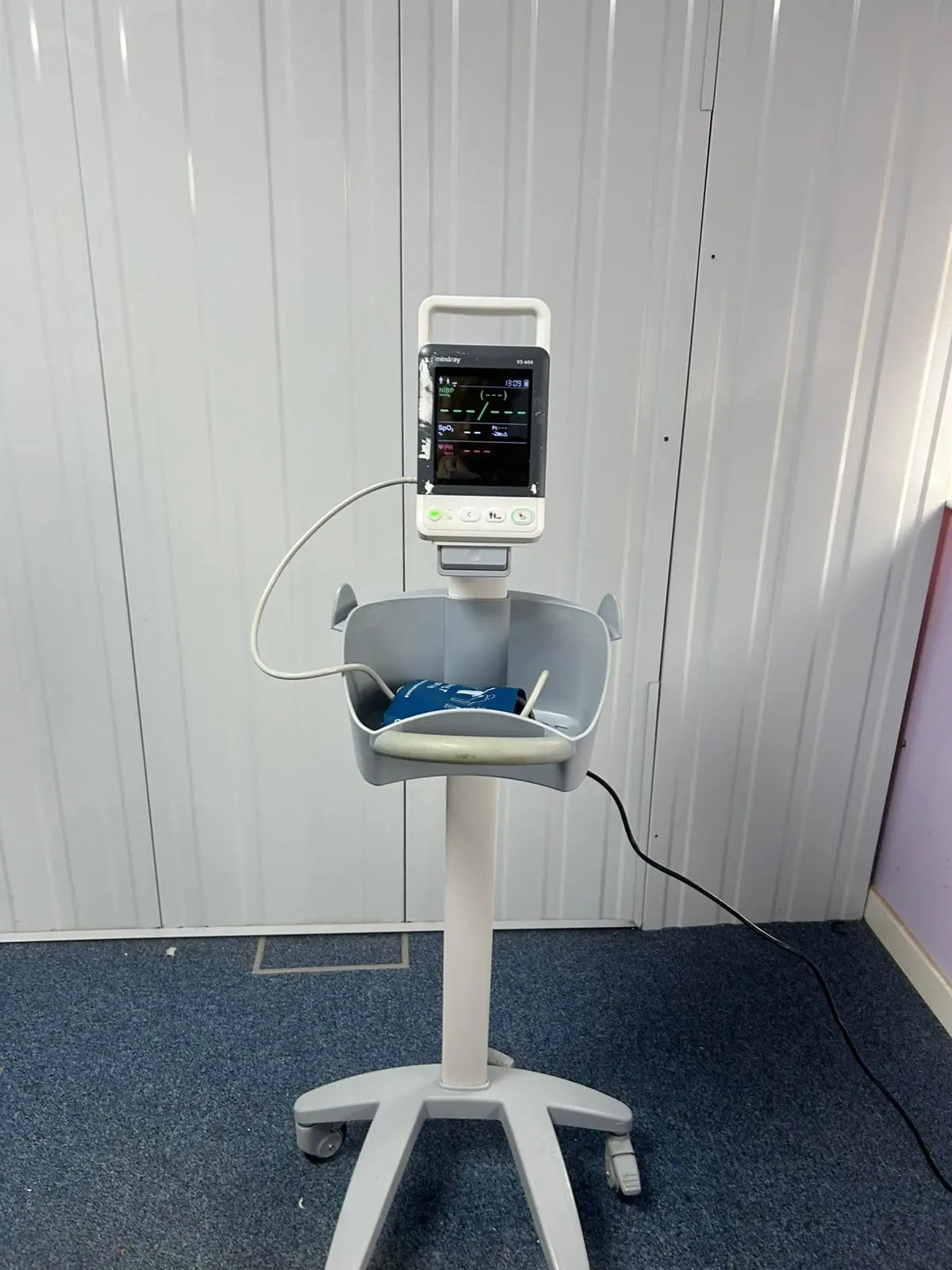 Mindray VS-600 Vital Signs Monitor on Rollstand SelfiMed UK