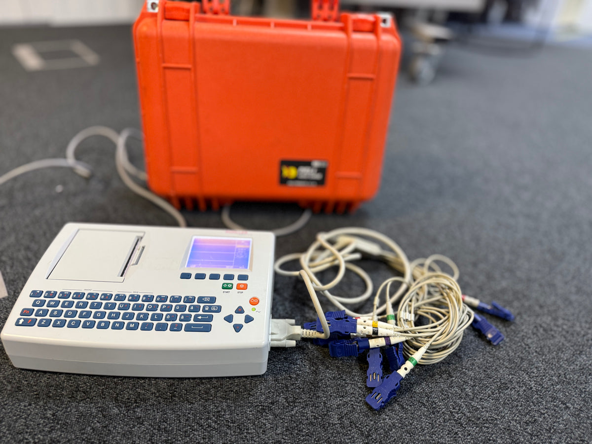 AT-101 ECG system packed with accessories in transport case
