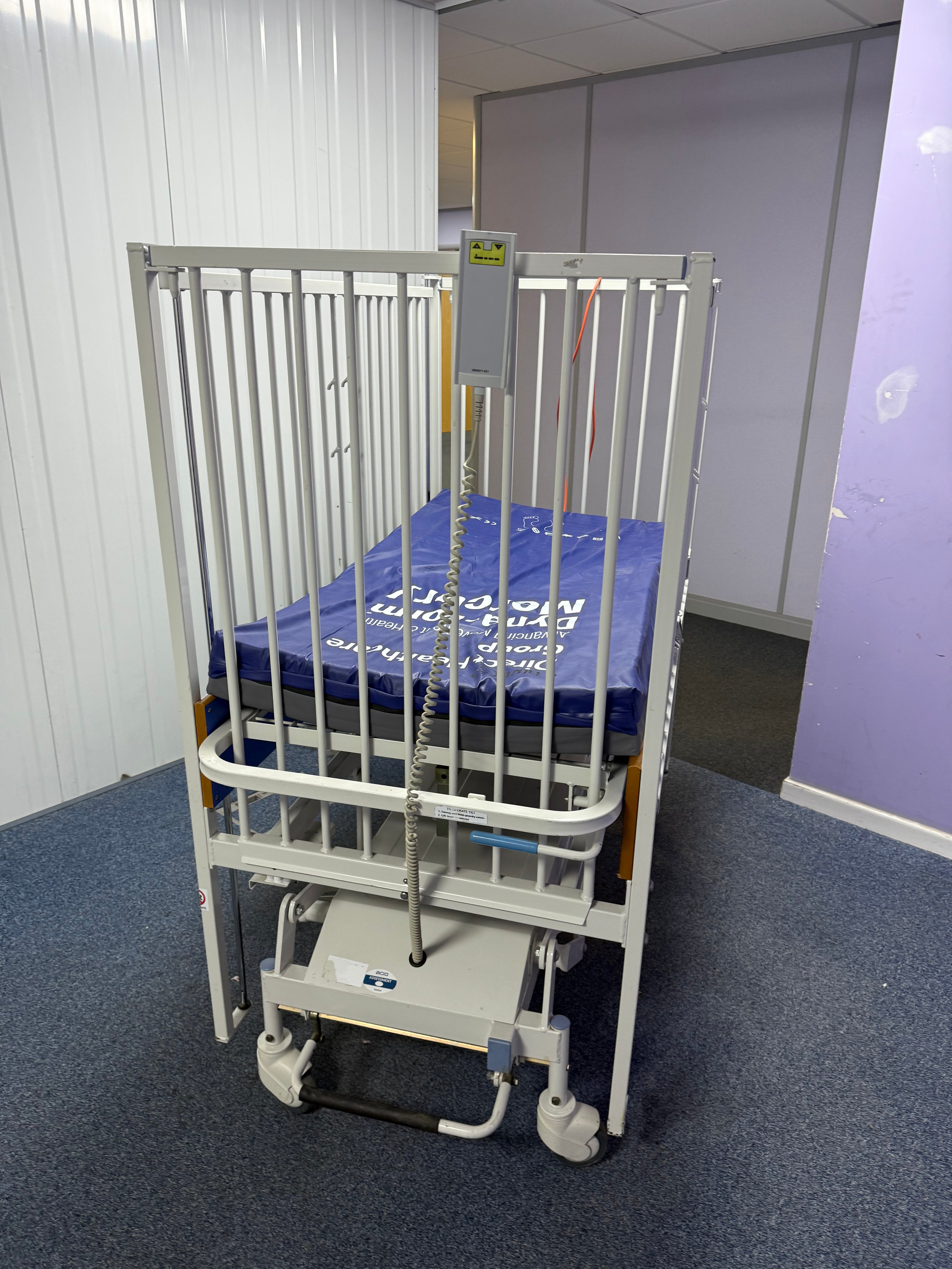 side view of the ArjoHuntleigh Electric Infant Cot 31300E/L with Mattress