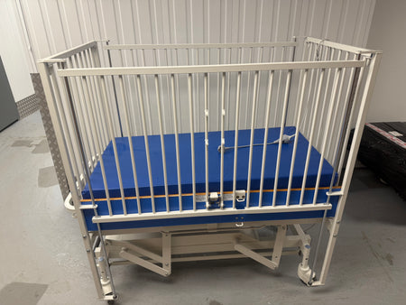 ArjoHuntleigh Electric Infant Cot 31300E/L with Mattress