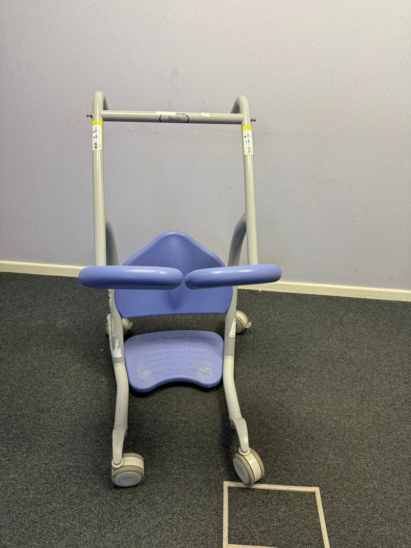 Arjo transfer device with support handle and knee pad