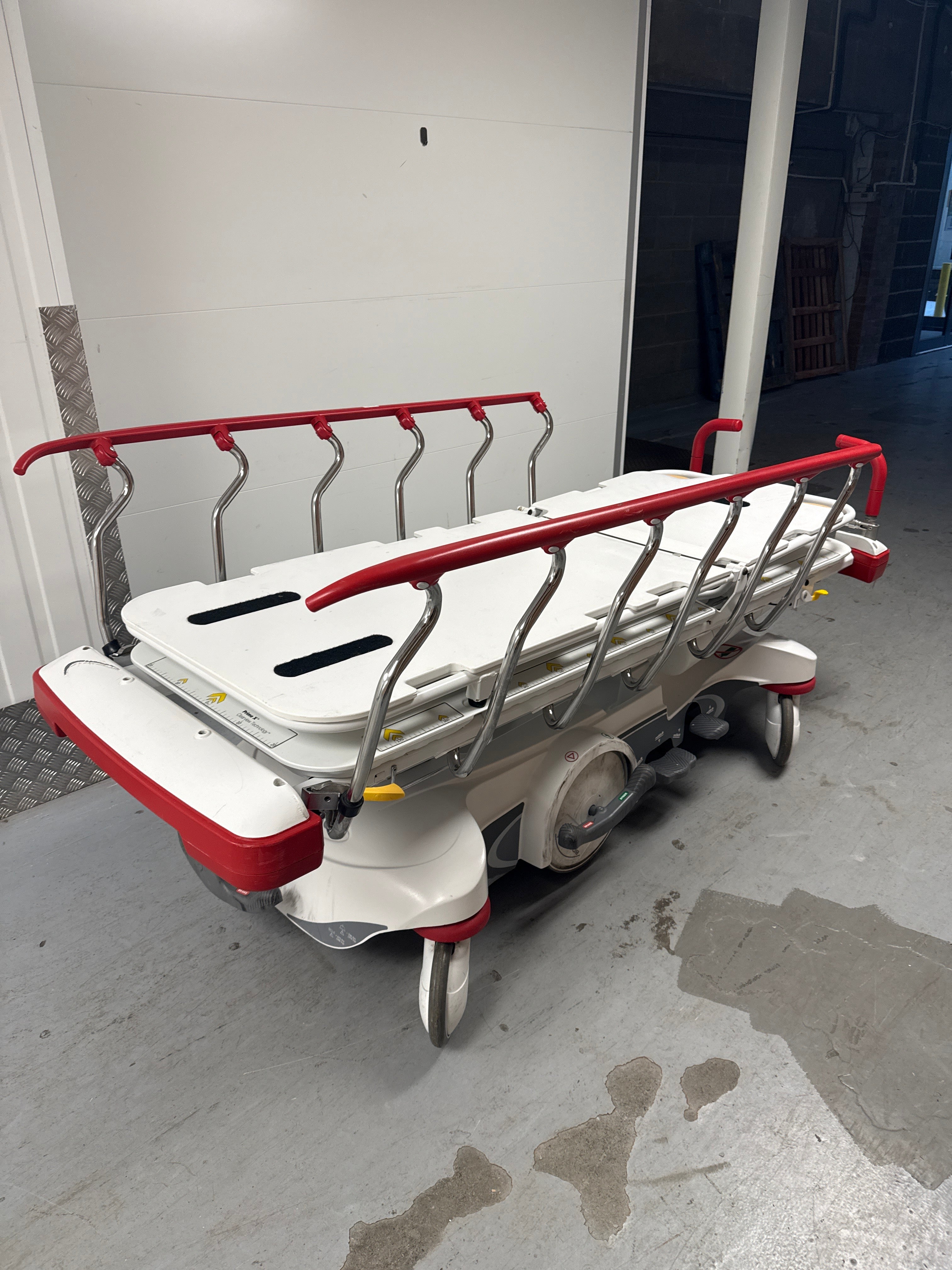 Stryker Big Wheel 1115 Hydraulic Patient Trolley SelfiMed UK