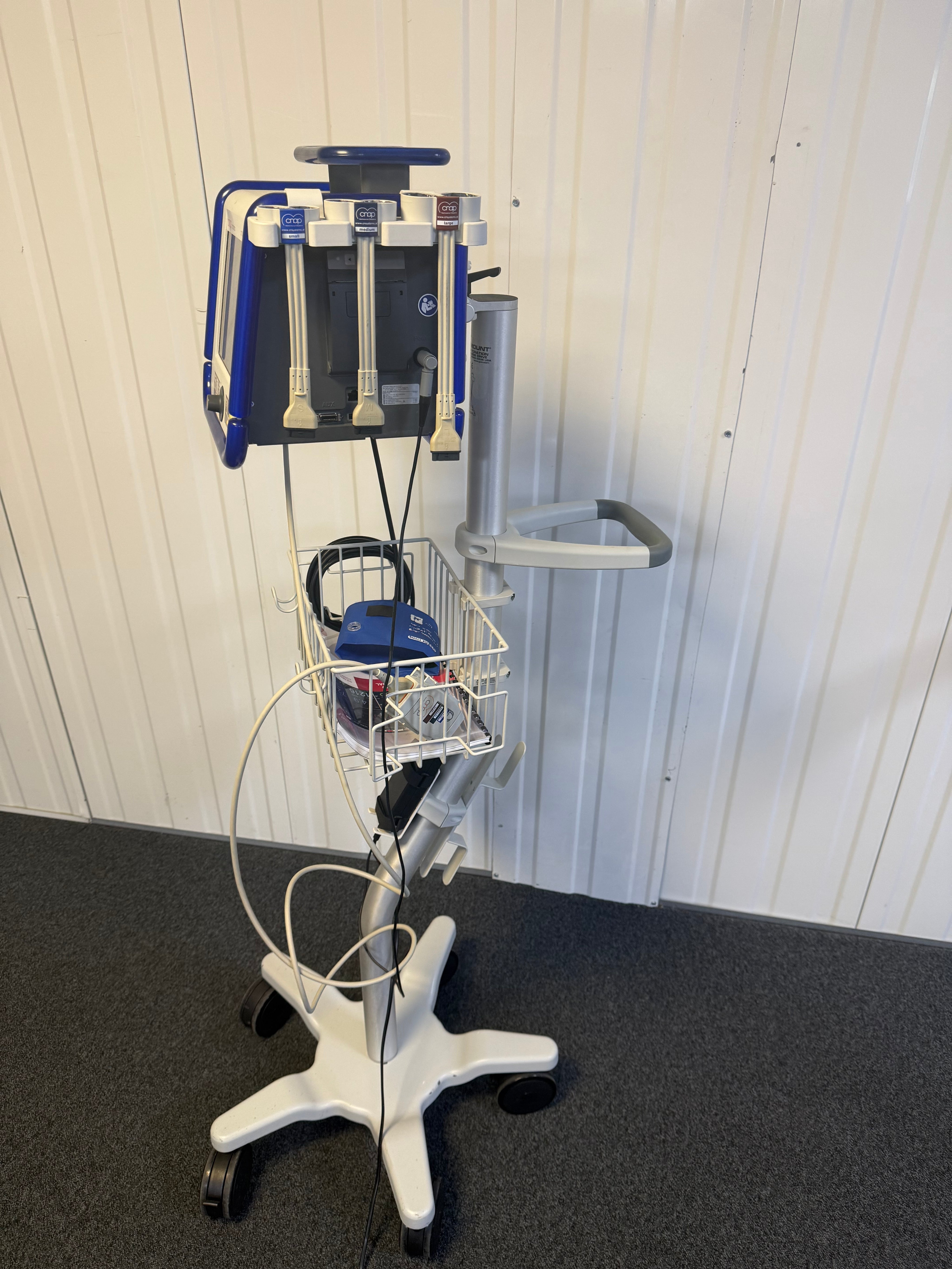CNAP 500 monitor with patient leads and accessories