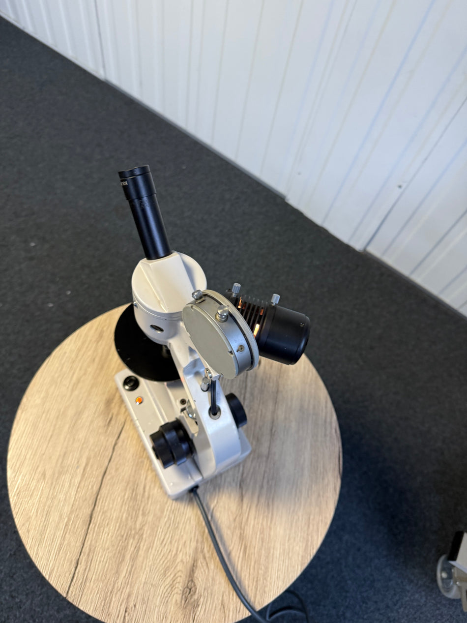 "Close-up of 10/0.25 objective lens on RG‑200 microscope