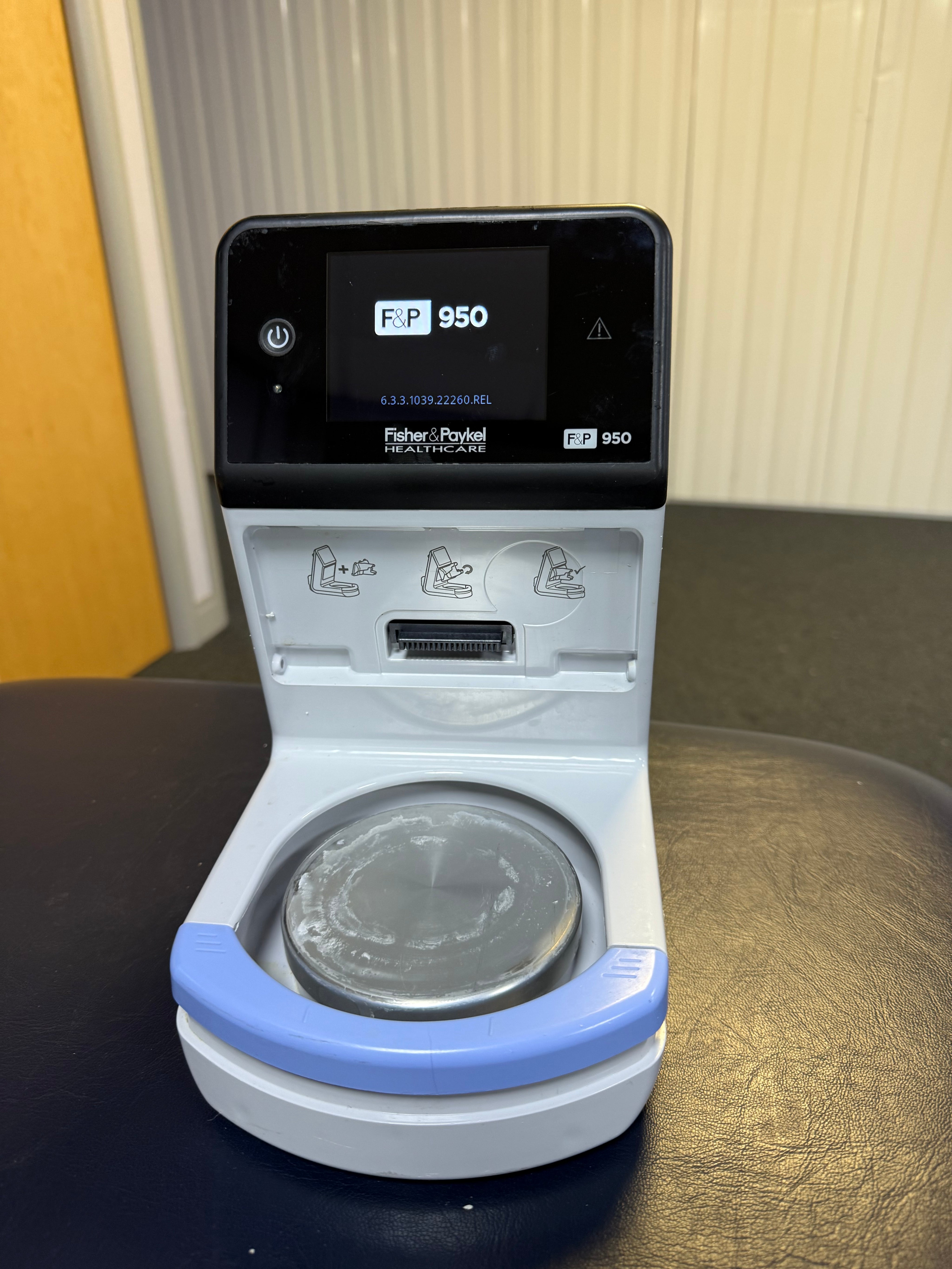 Close-up of the F&P 950 integrated touchscreen interface in clinical use