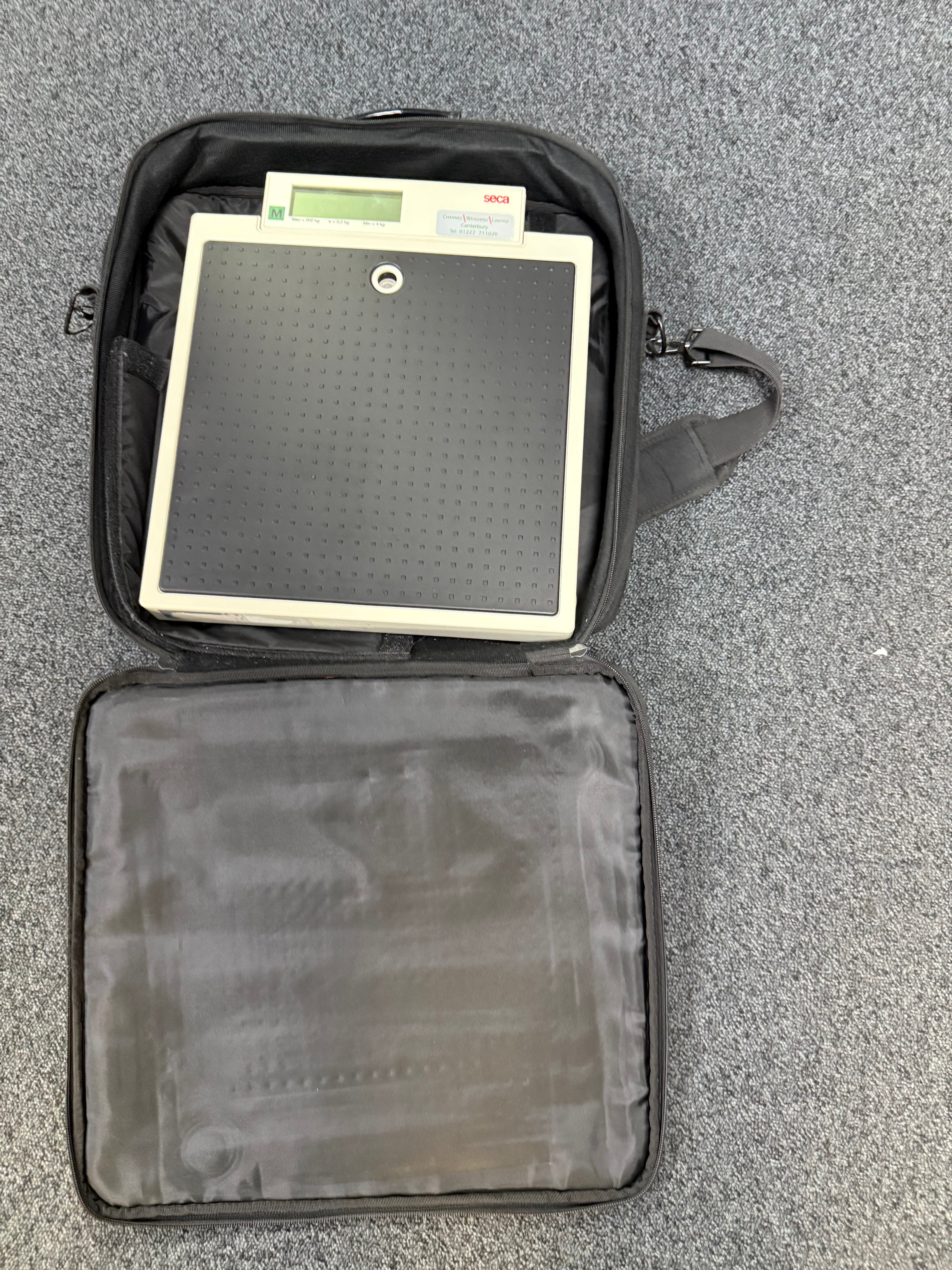 Seca 877 Class III Electronic Flat Scale with integrated foot pedal in a bag