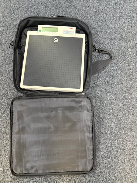 Seca 877 Class III Electronic Flat Scale with integrated foot pedal in a bag