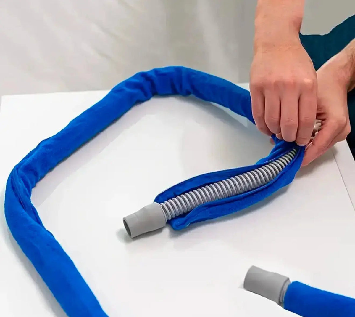 Comfortable insulated fabric cover for CPAP tubing