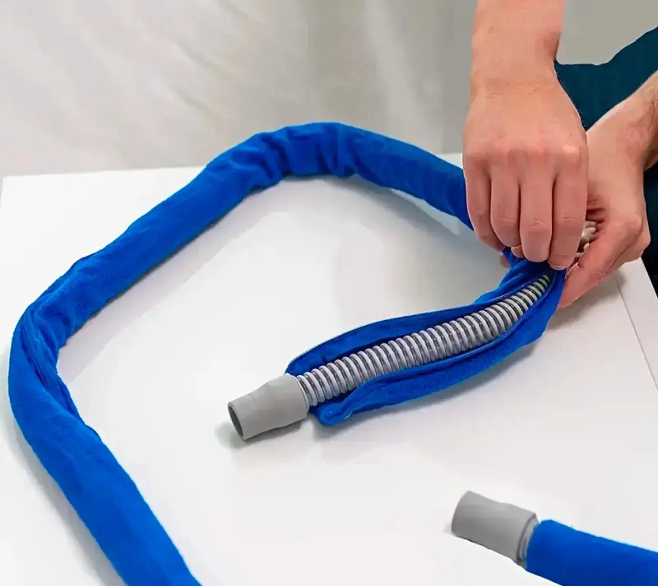 Comfortable insulated fabric cover for CPAP tubing