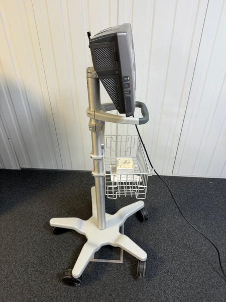Compact Breas ventilator on stand for hospital and homecare