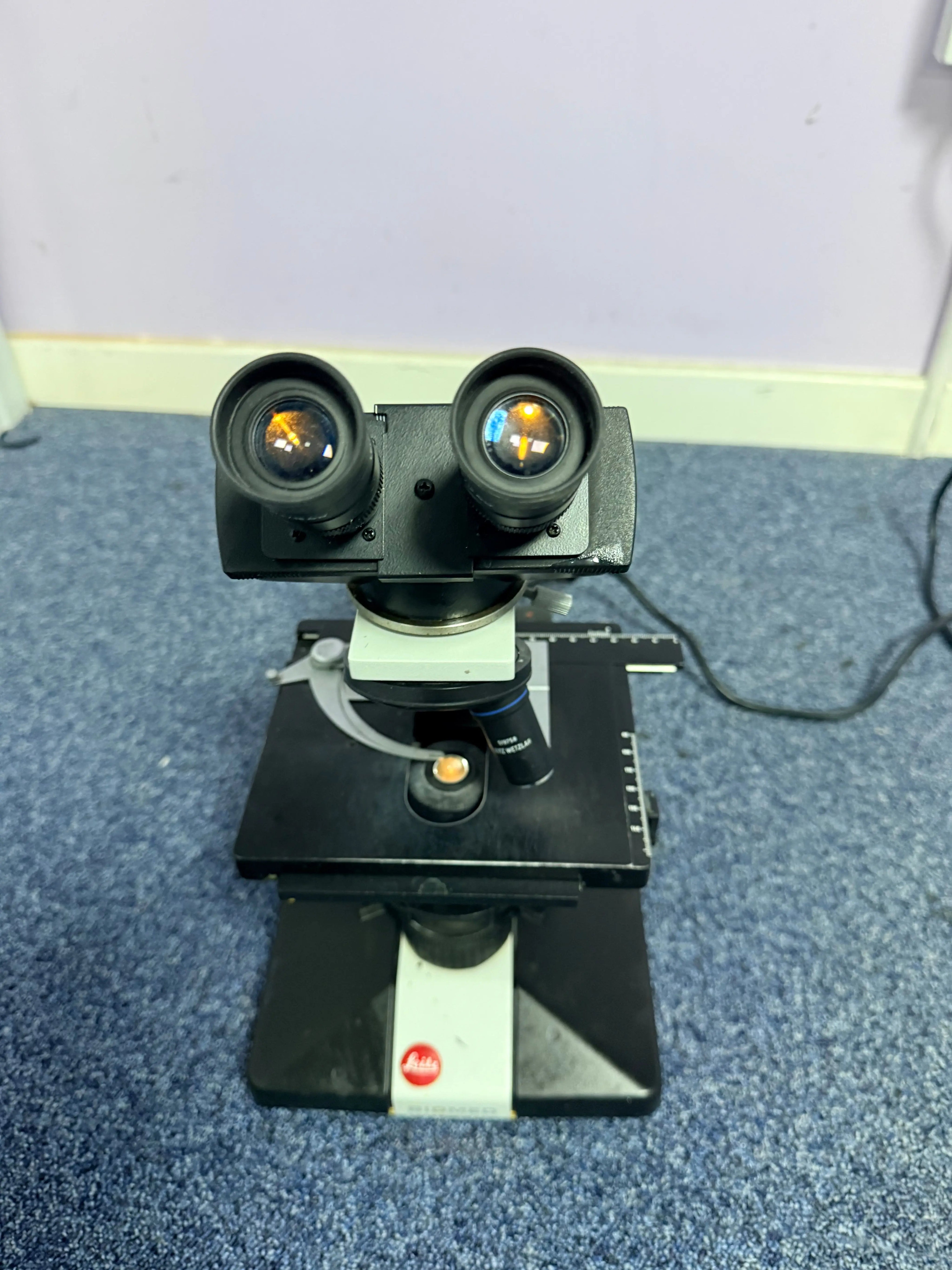 Biomed Leitz Type 020-507.010 Microscope with Accessories SelfiMed UK