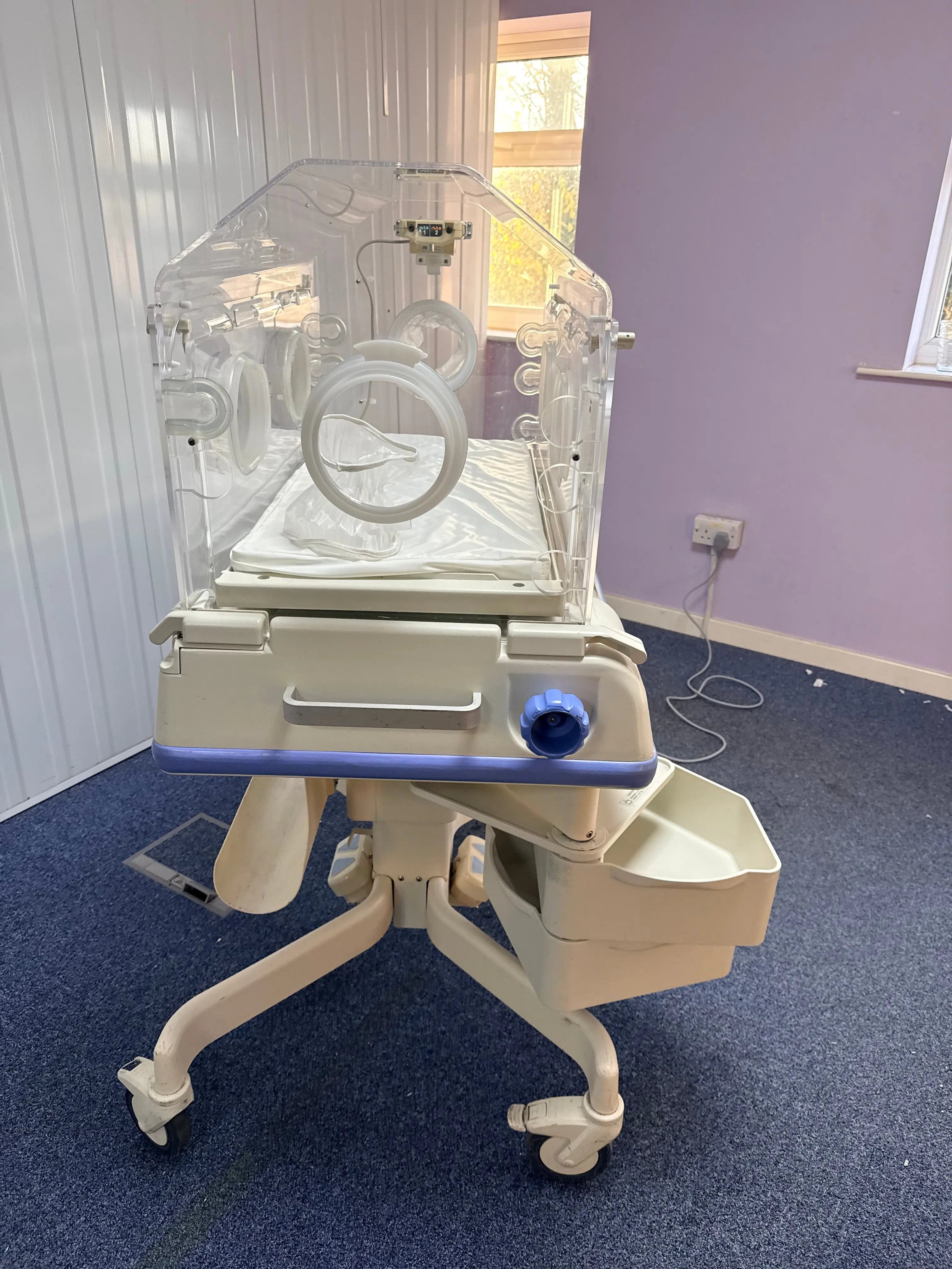 Draeger Air Shields Isolette C2000 Incubator SelfiMed UK