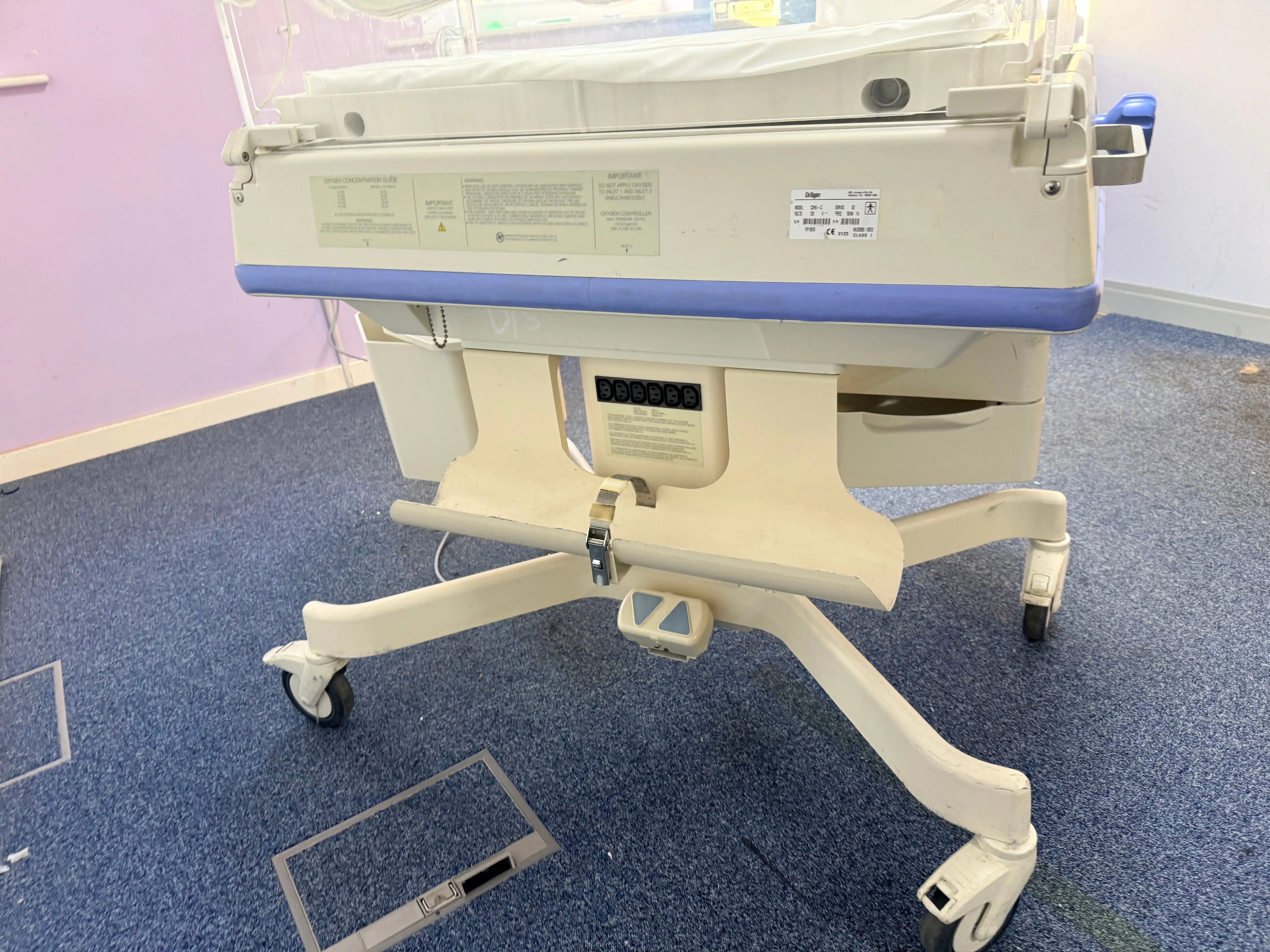 Draeger Air Shields Isolette C2000 Incubator SelfiMed UK