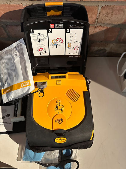 Physio Control Lifepak CR Plus Defibrillator with Carry Case