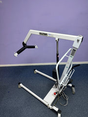 Ergonomic patient hoist with padded spreader bar