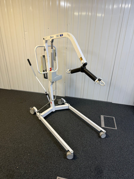 Oxford MIDI 170 electric patient hoist with six-point spreader