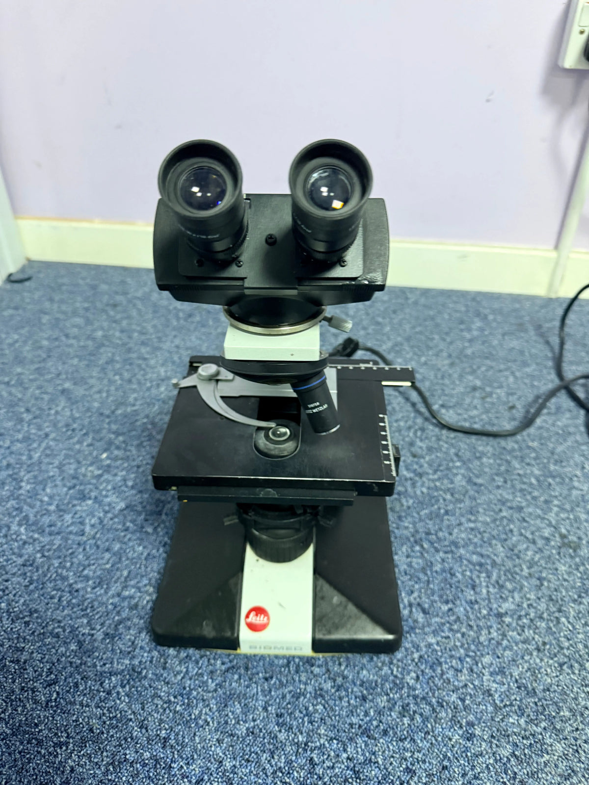 Biomed Leitz Type 020-507.010 Microscope with Accessories SelfiMed UK