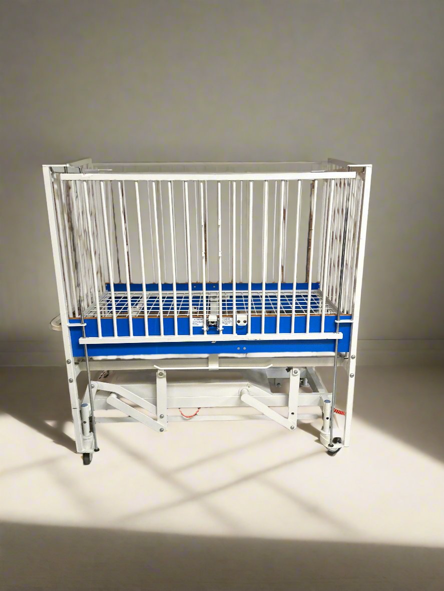 ArjoHuntleigh Electric Infant Cot 31300E/L with Mattress