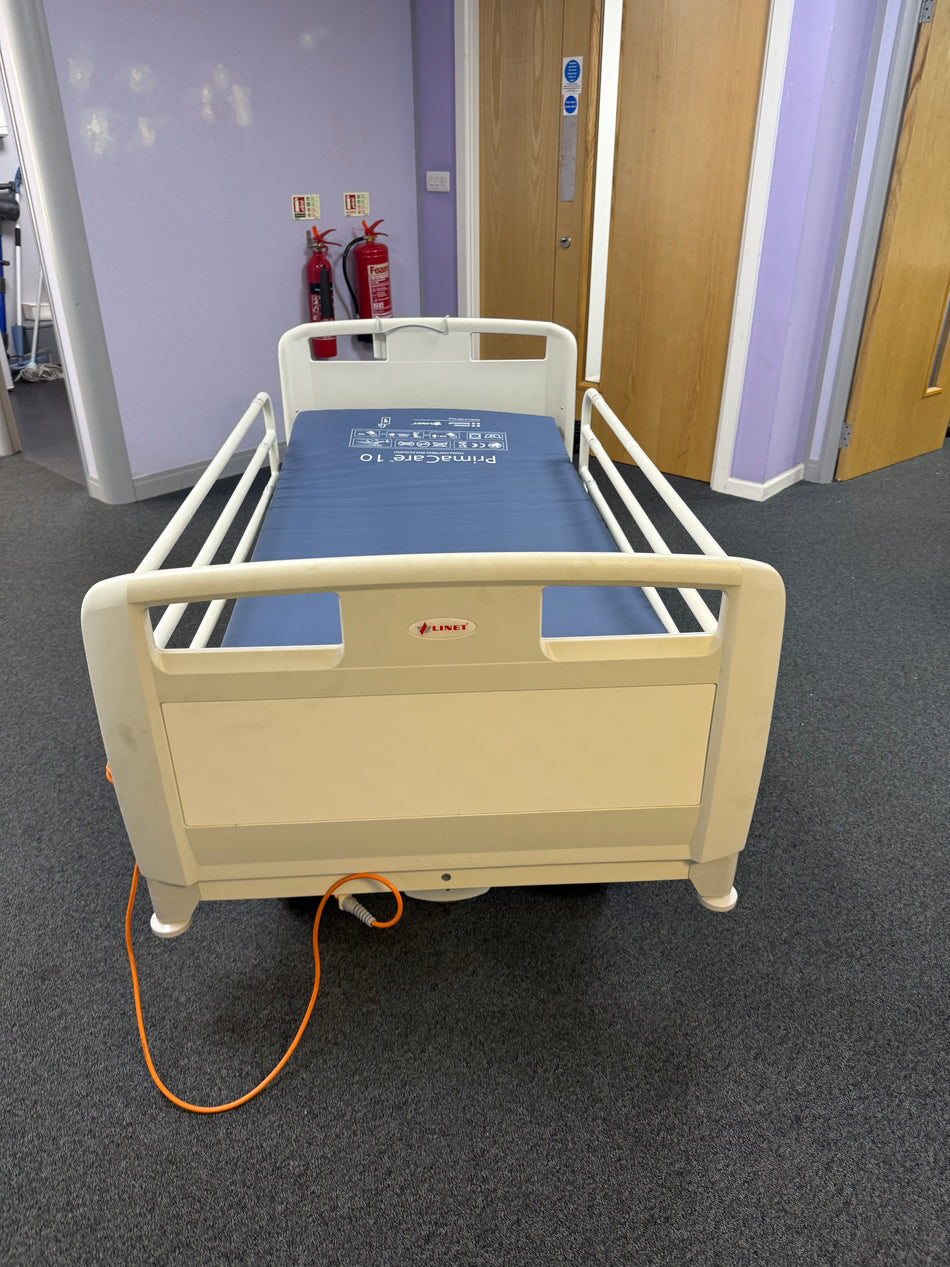 Four-section Linet pediatric hospital bed with mattress platform
