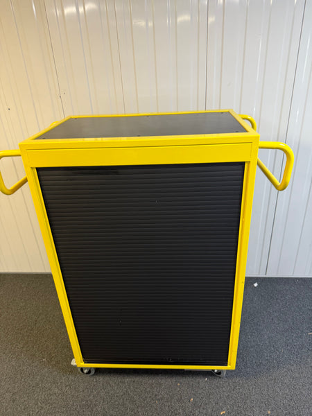 Front-facing GBUK Banana Response Cabinet used in emergency and clinical care settings