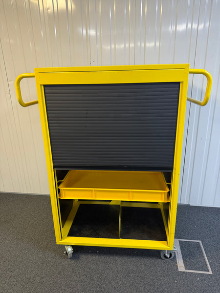 Front-facing GBUK Banana Response Cabinet used in emergency and clinical care settings