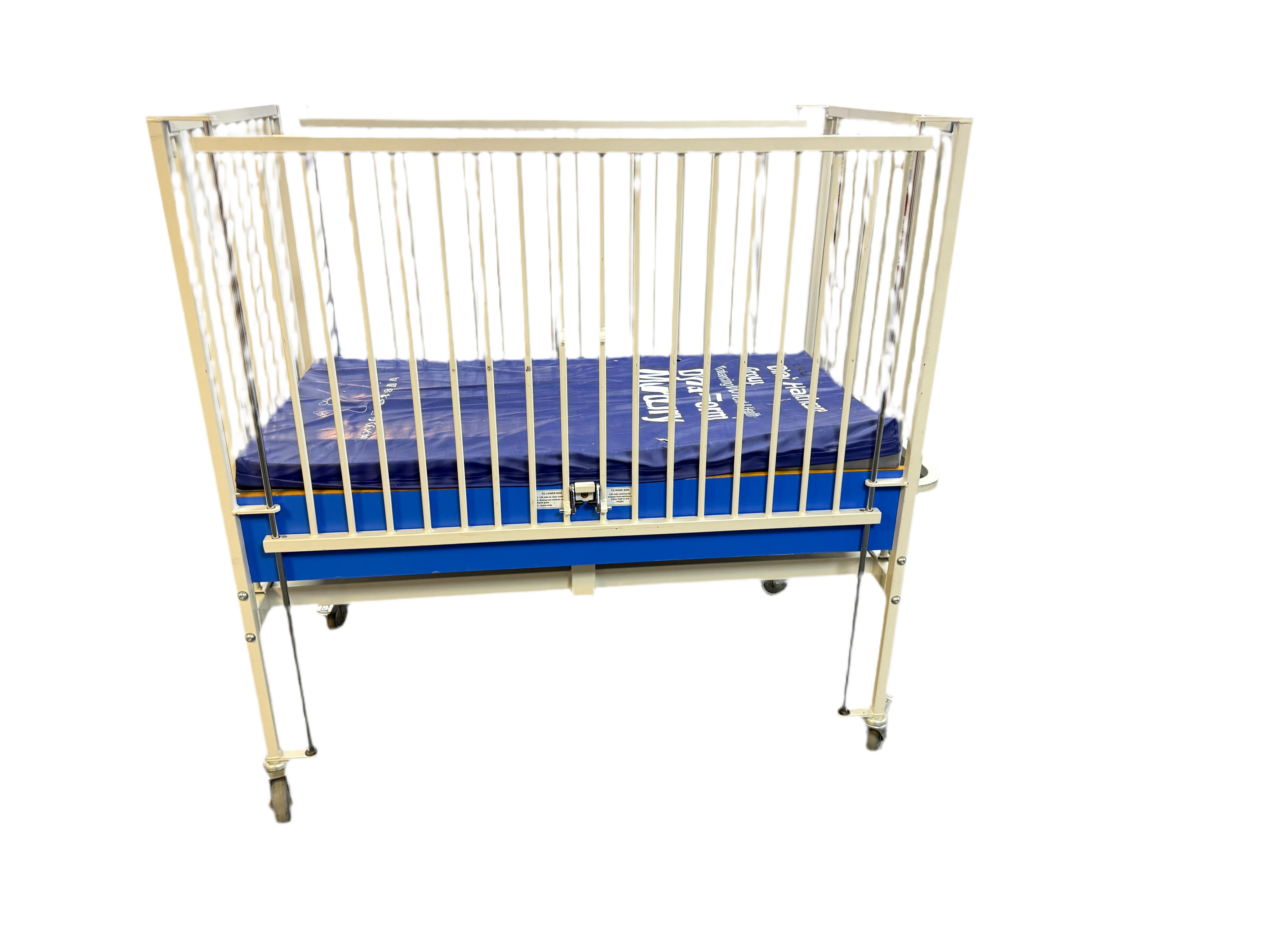 Front view of ArjoHuntleigh Manual Infant Cot.