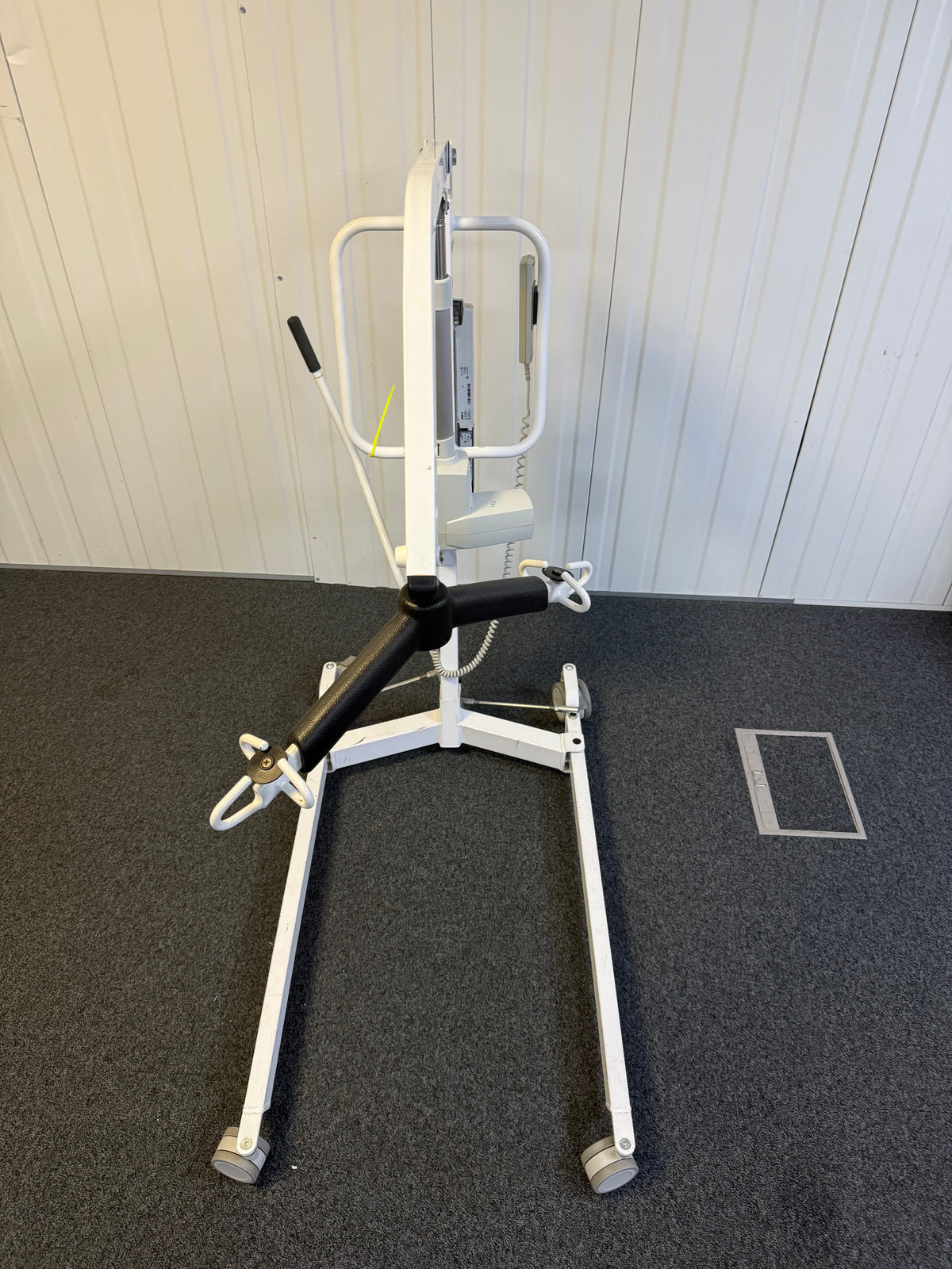 Oxford MIDI 170 electric patient hoist with six-point spreader