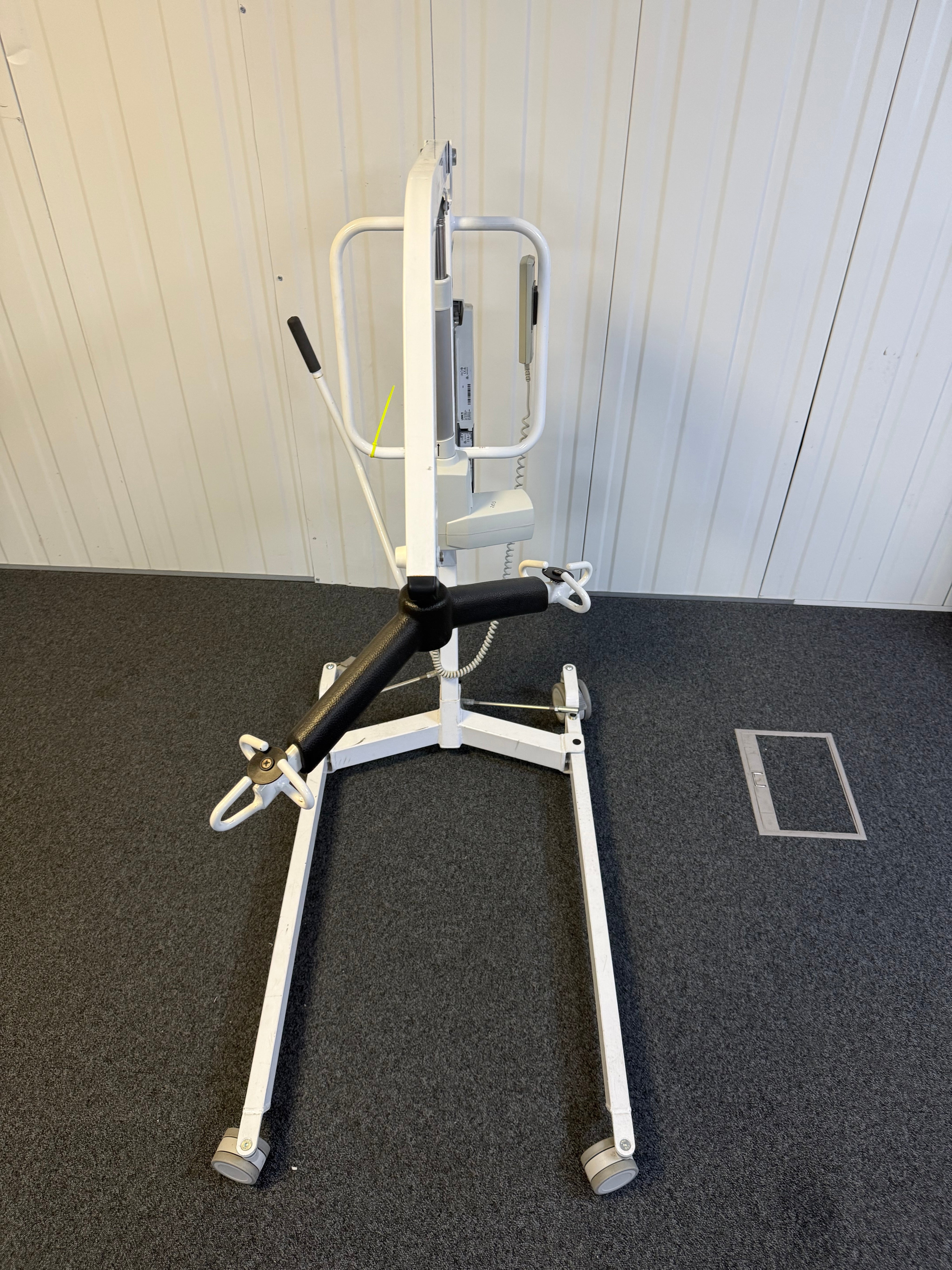 Oxford MIDI 170 electric patient hoist with six-point spreader