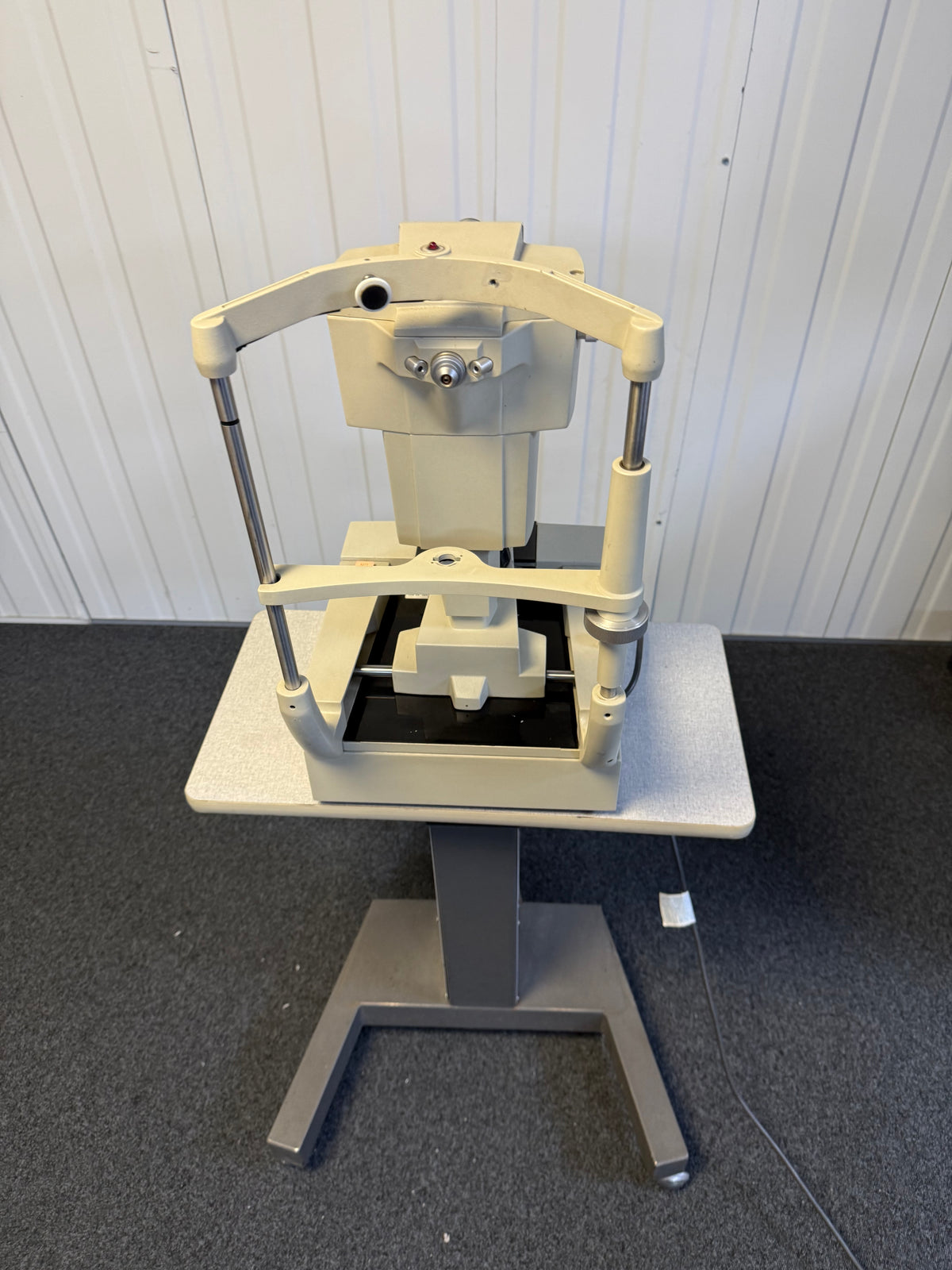 Reichert 12415 non-contact tonometer with wheeled table