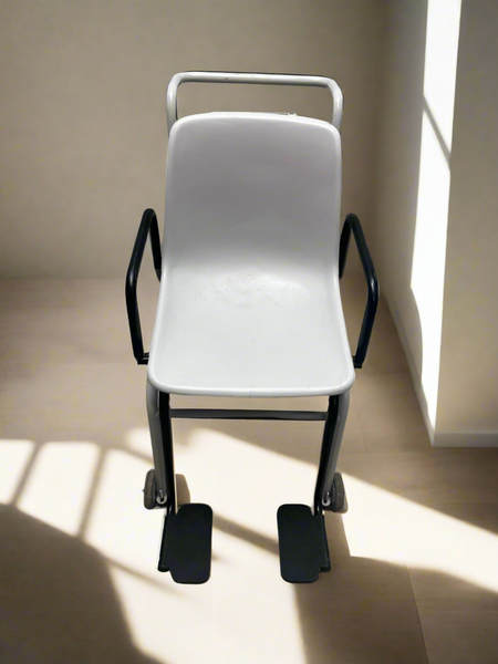 Front view of SECA 952 Wheelchair