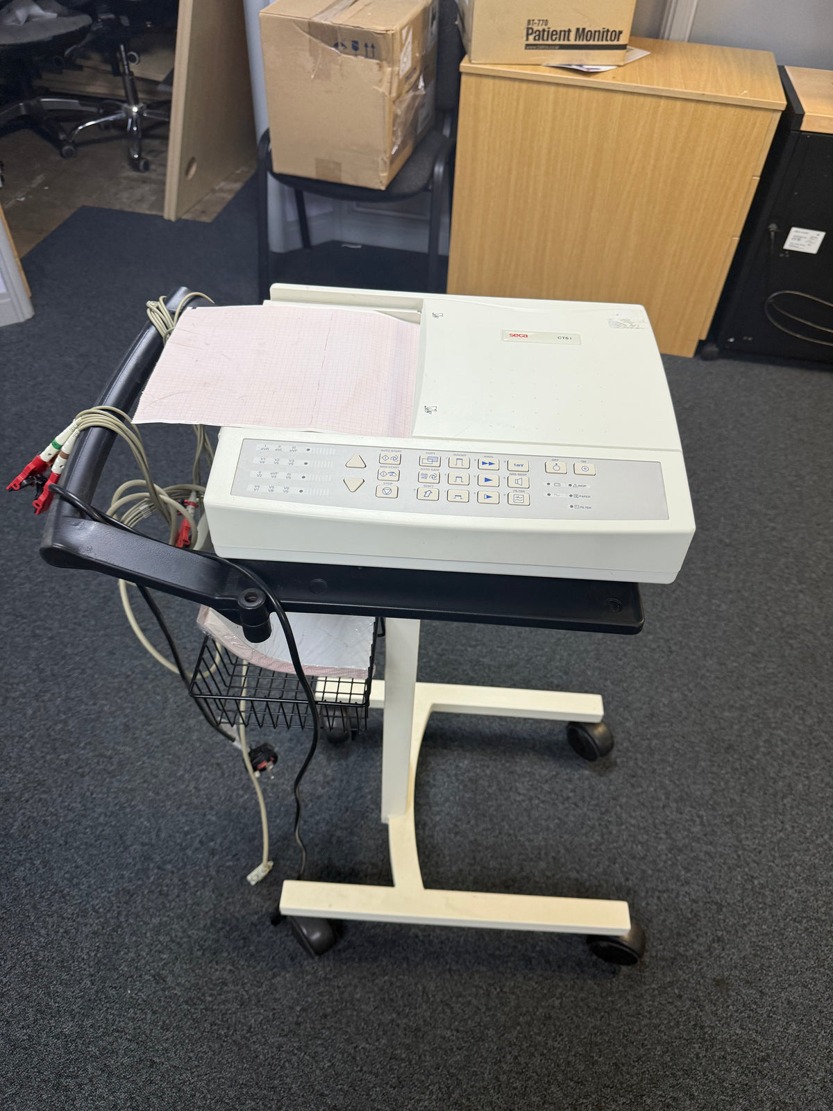 Front view of the Seca CT6i desktop ECG device with patient cable