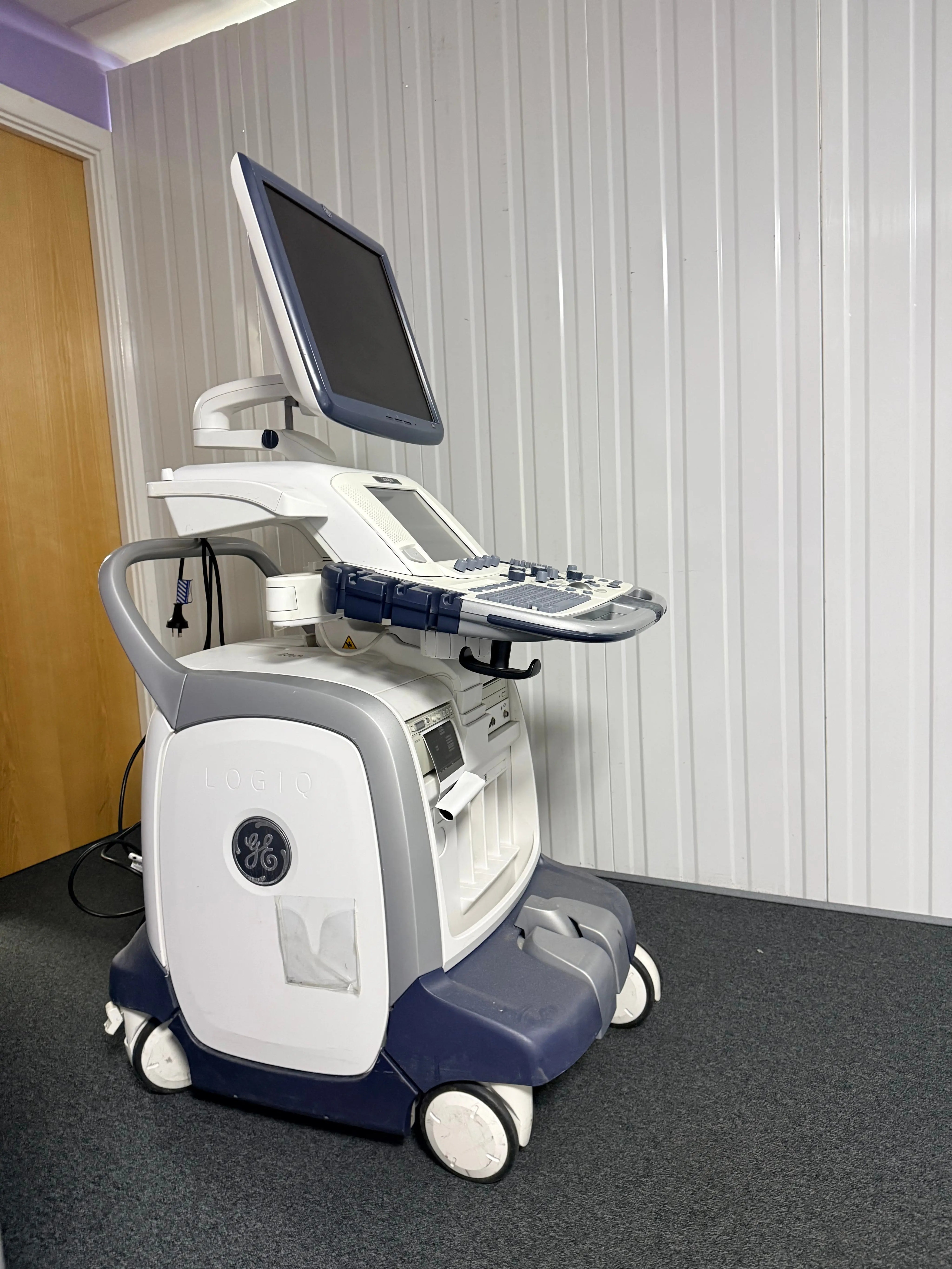 GE Logiq E9 Flat Screen Ultrasound Scanner Model 5205000-4 (2010) with with Sony UP-D897 Digital Graphic Printer SelfiMed UK