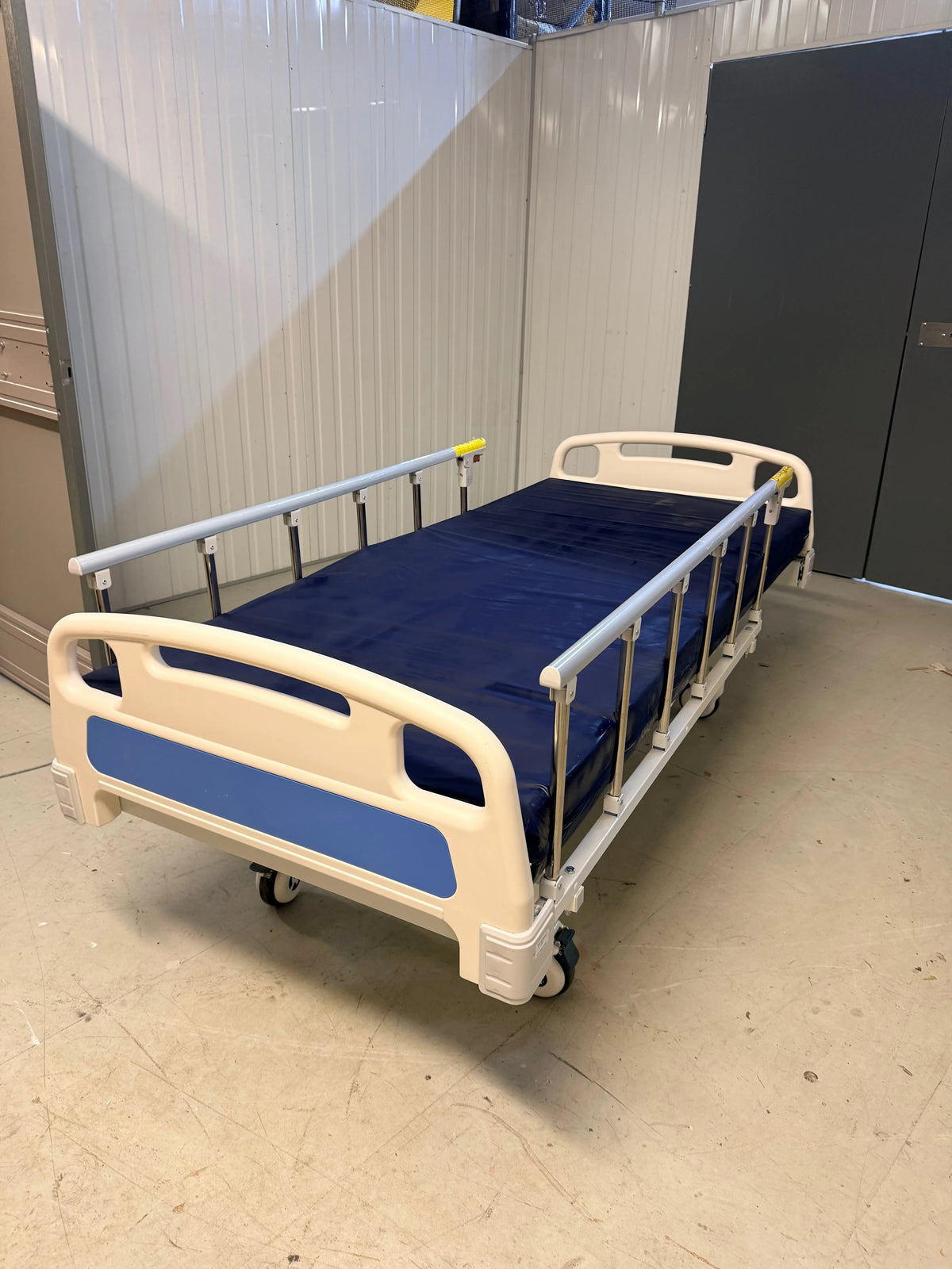 Quirumed A2k Mechanical Hospital Bed with Mattress SelfiMed UK