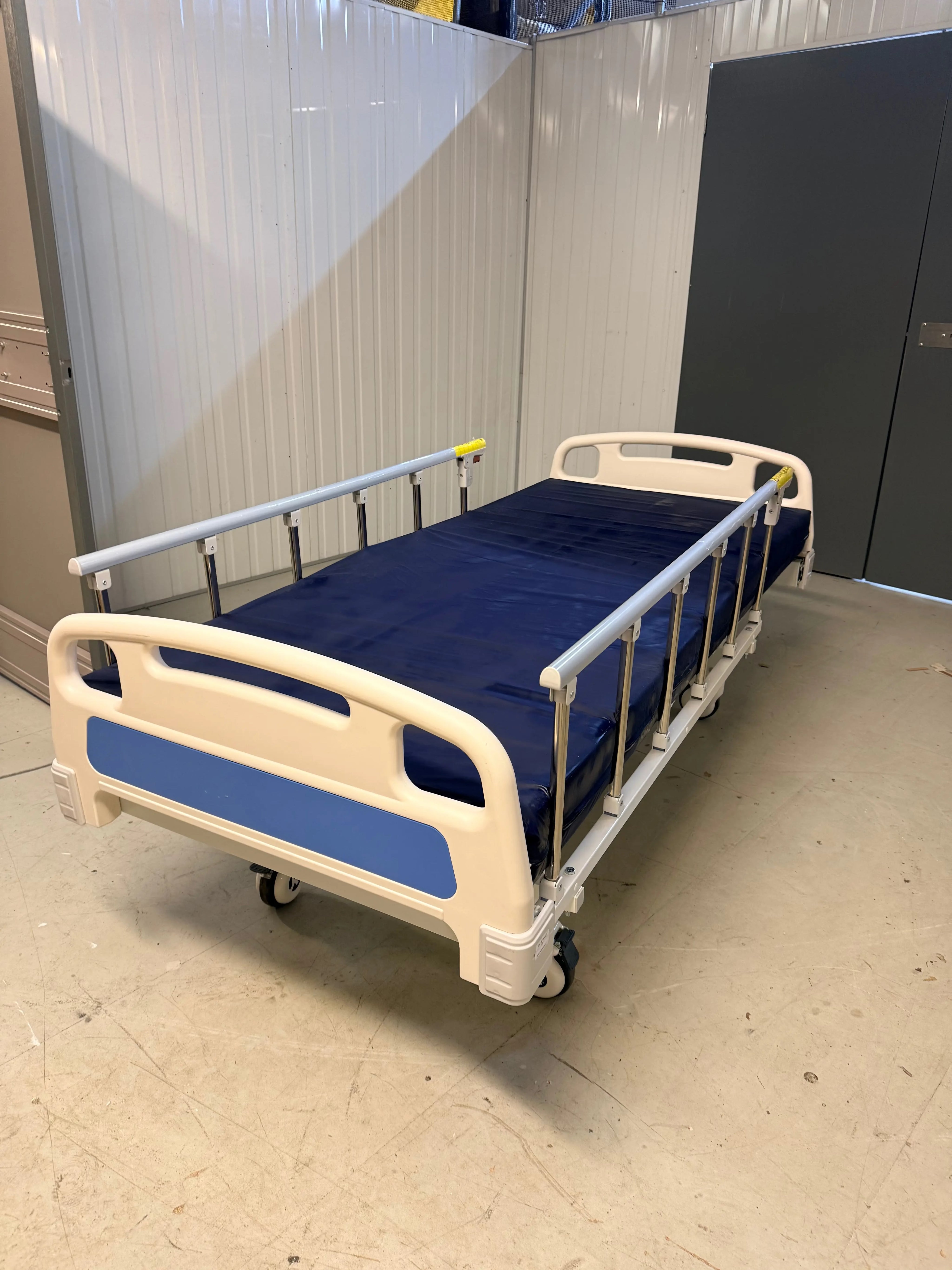 Quirumed A2k Mechanical Hospital Bed with Mattress SelfiMed UK
