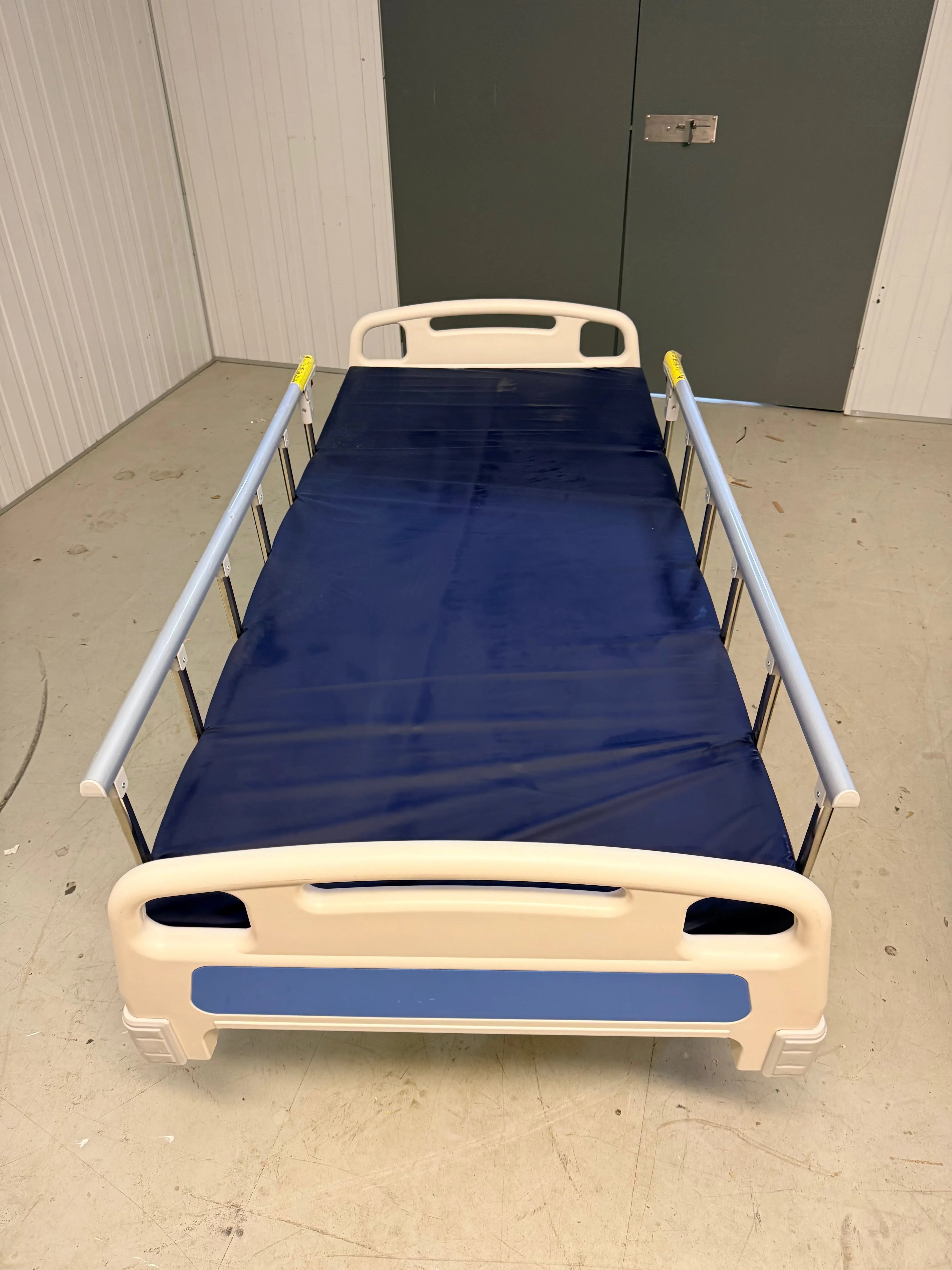 Quirumed A2k Mechanical Hospital Bed with Mattress SelfiMed UK
