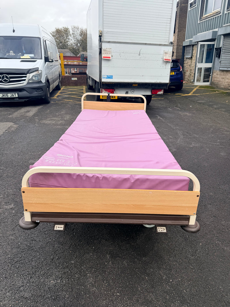 Huntleigh Nesbit Evans Electric Hospital Beds with Controller