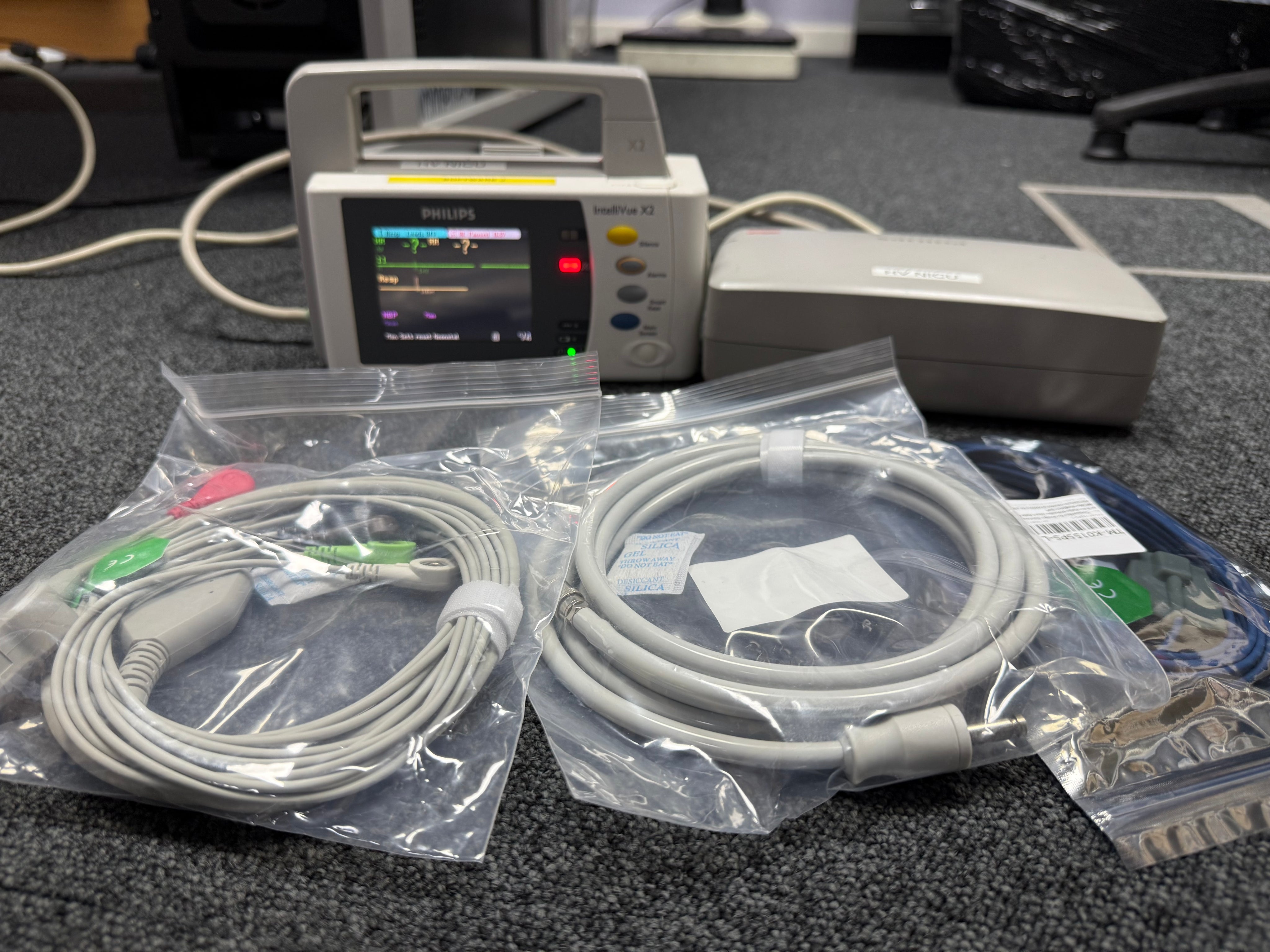 IntelliVue X2 unit with battery and full monitoring setup